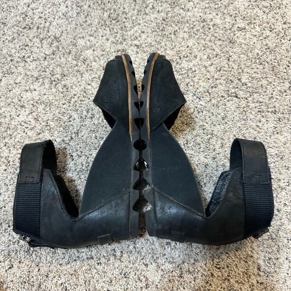 Sorel Joanie II Ankle Strap Platform Wedge Sandals—9 - Picture 4 of 12